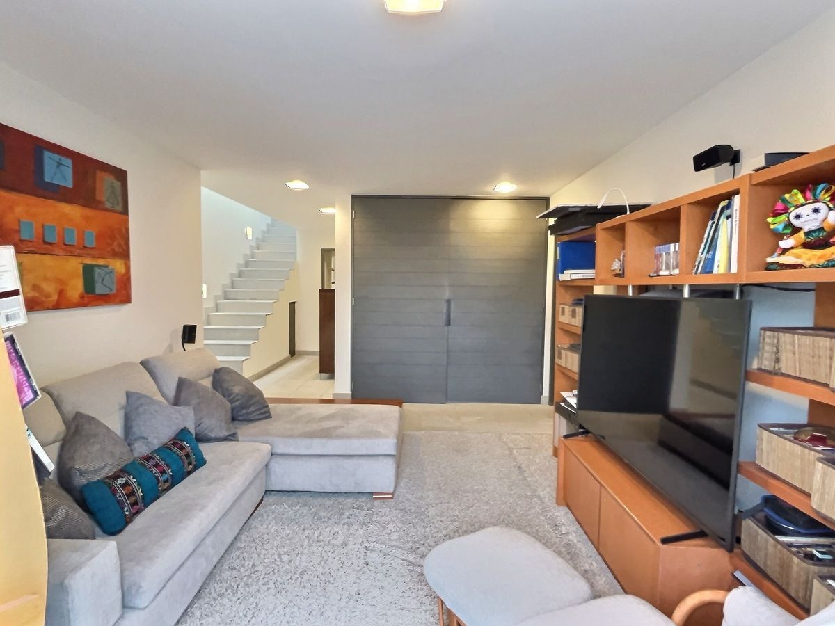 1 de 21: Family en el segundo nivel con acceso a 2 recámaras.