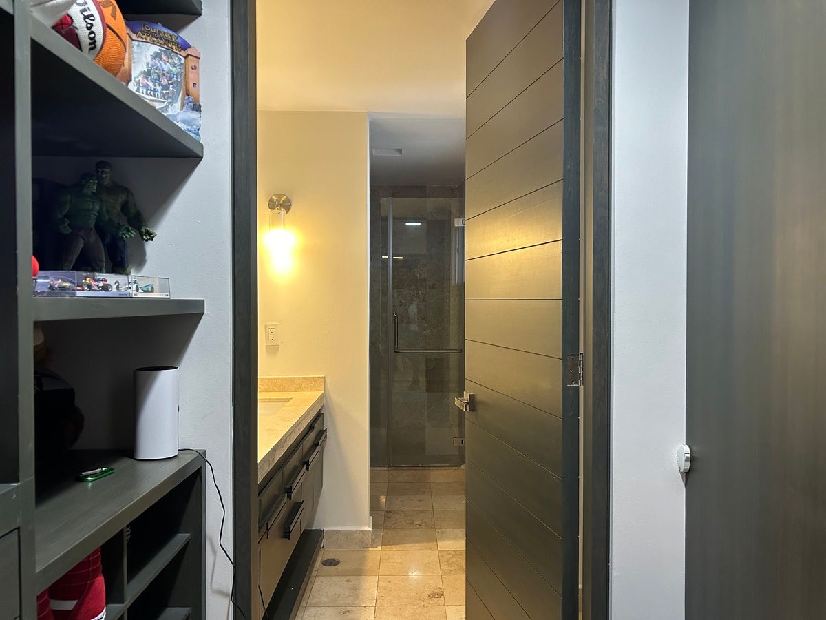 13 de 20: Baño y vestidor