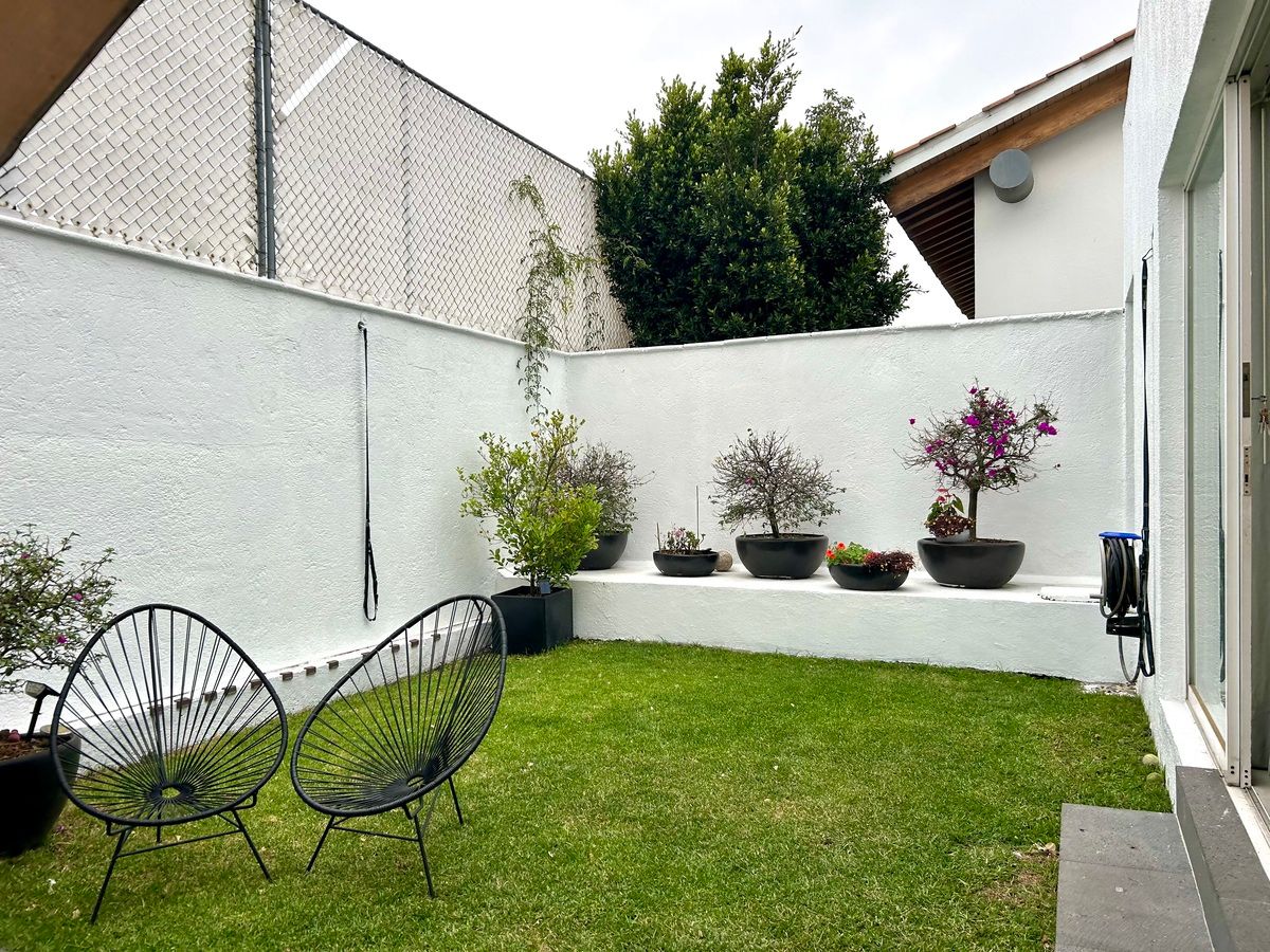 19 of 20: jardín privado de la casa.