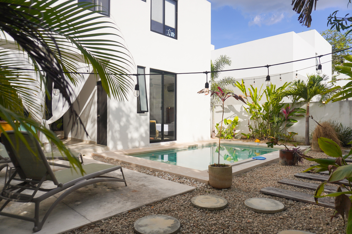 33 de 33: PATIO ALBERCA