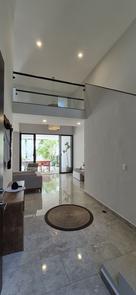 2 de 33: LOBBY DOBLE ALTURA