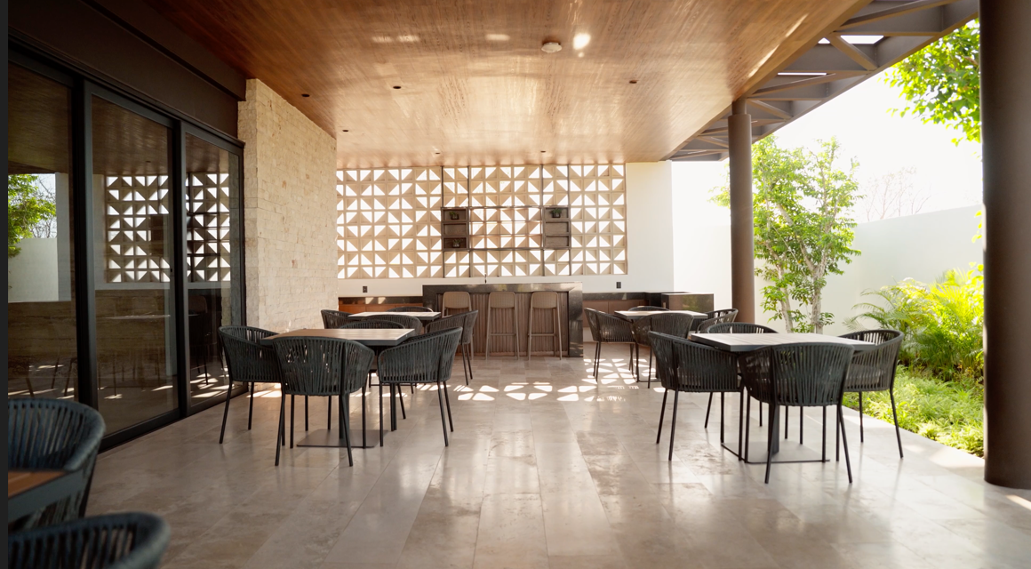 4 de 12: Terraza Bar