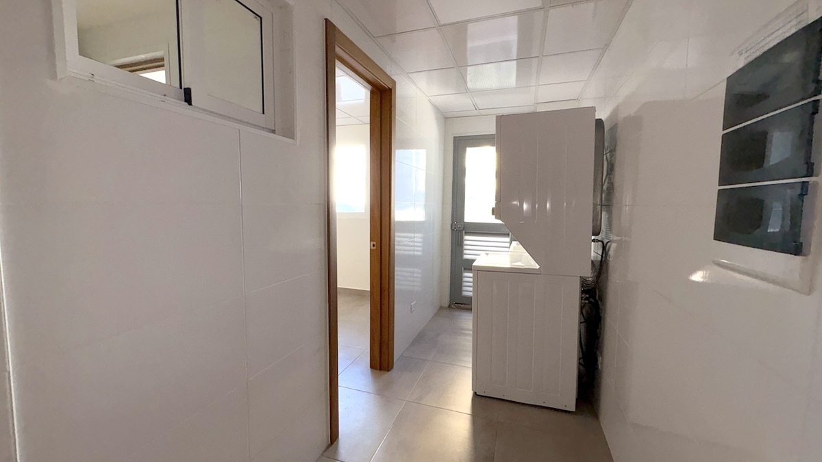 18 de 26: Area de lavado con salida al exterior e iluminada