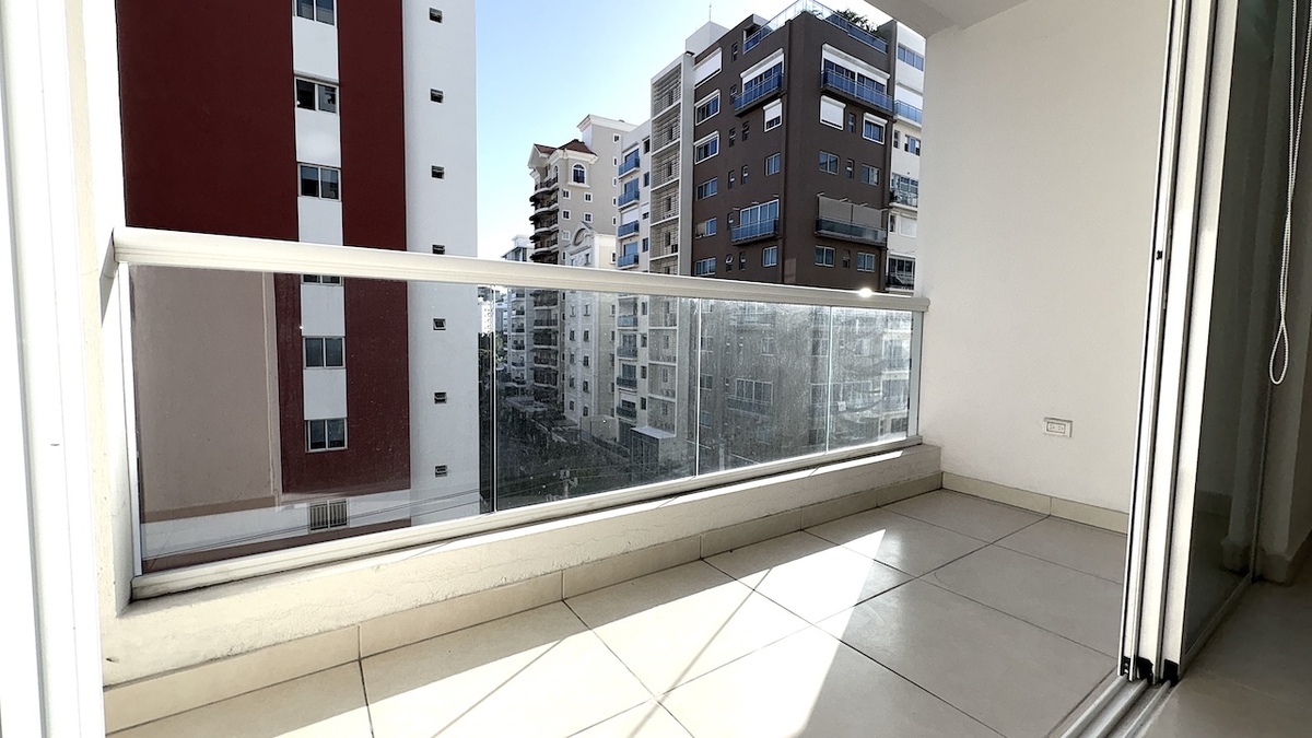 2 de 26: Balcón frontal vista a la calle