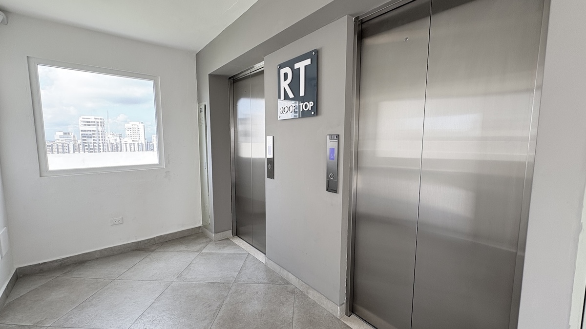 20 de 26: Dos elevadores