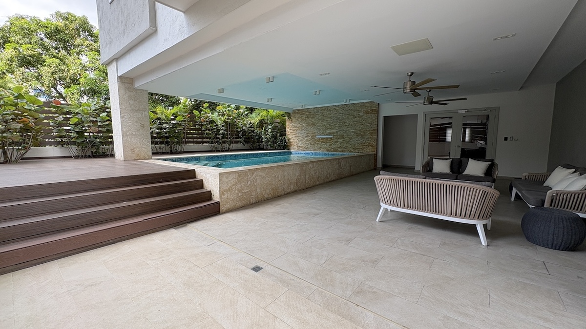 25 de 26: Terraza y piscina