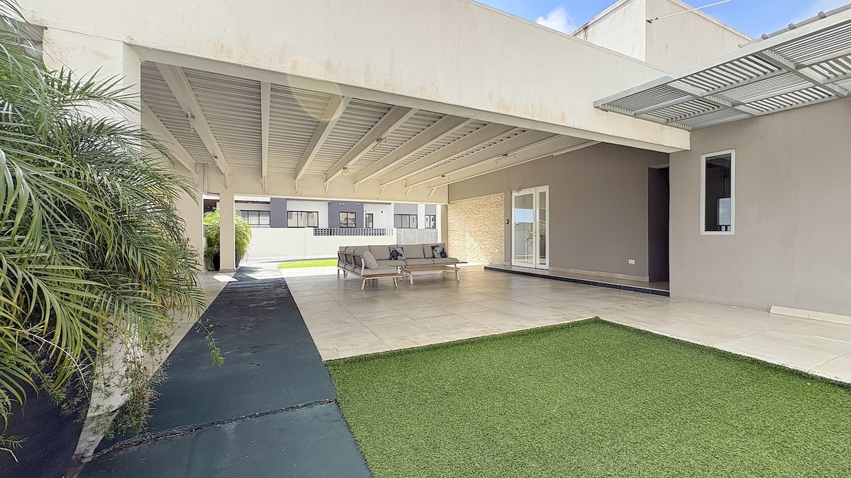 26 de 26: Terraza adicional común amueblada y  área de esparcimiento