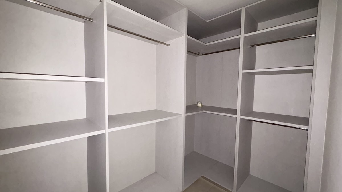 13 de 26: Walk-in closet y closet preparados