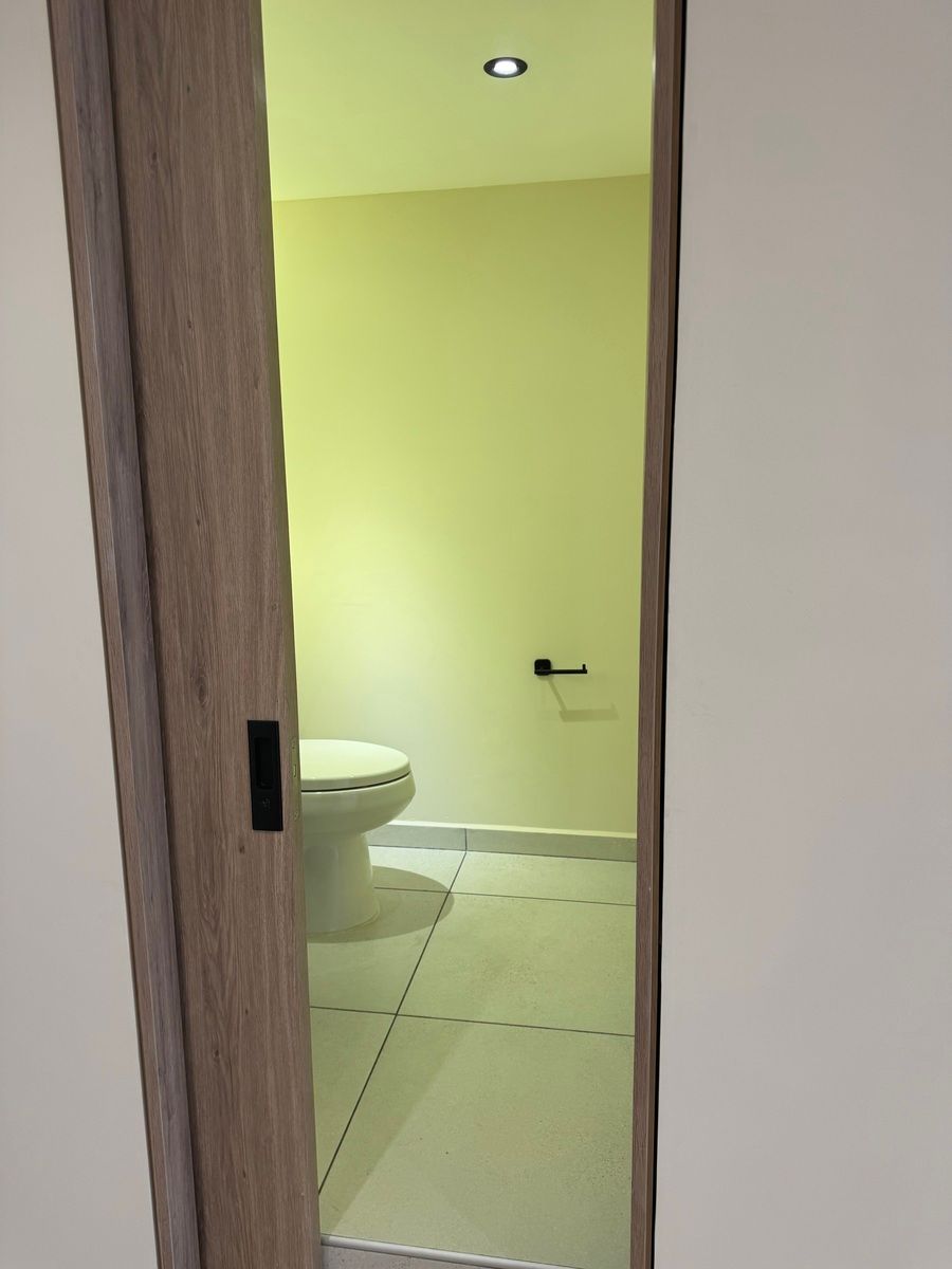 13 de 23: Baño de visitas