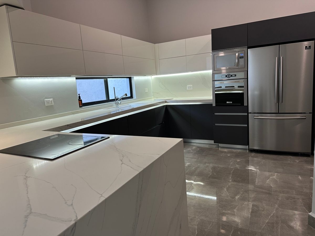 6 de 22: Cubierta de cuarzo, cajones de cocina con cierre lento