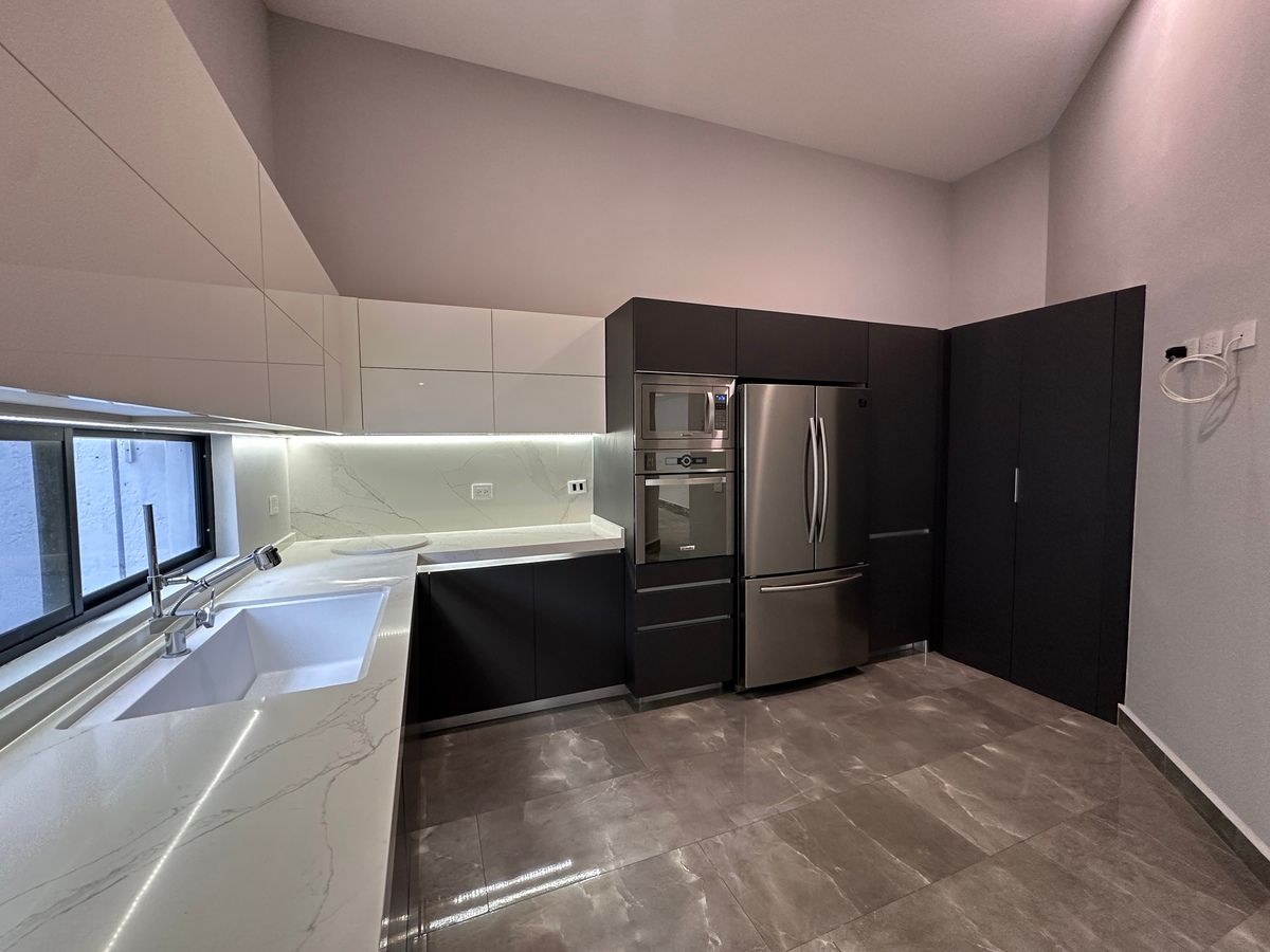 7 de 22: Lavatrastes amplio