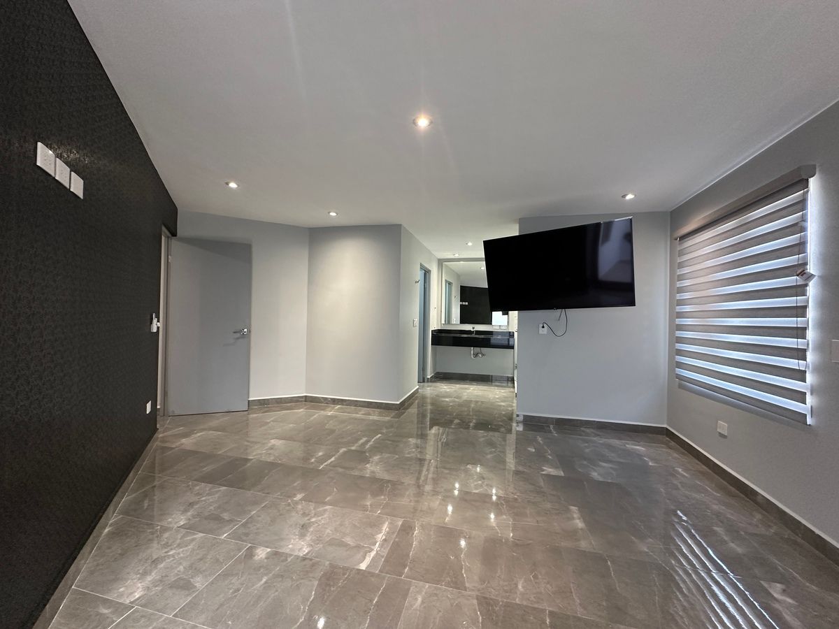 14 de 22: Recamara principal con walking closet