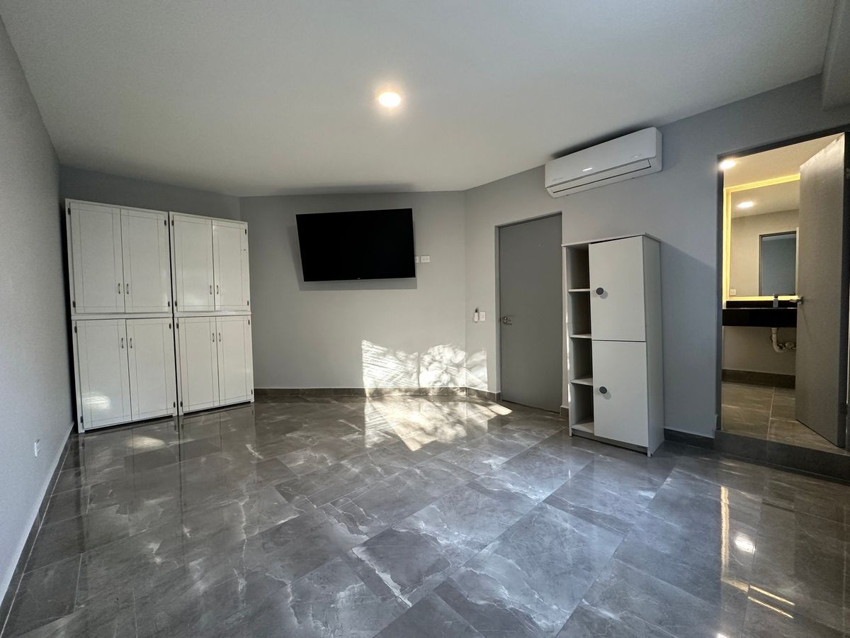 21 de 22: Rec secundaria con baño completo