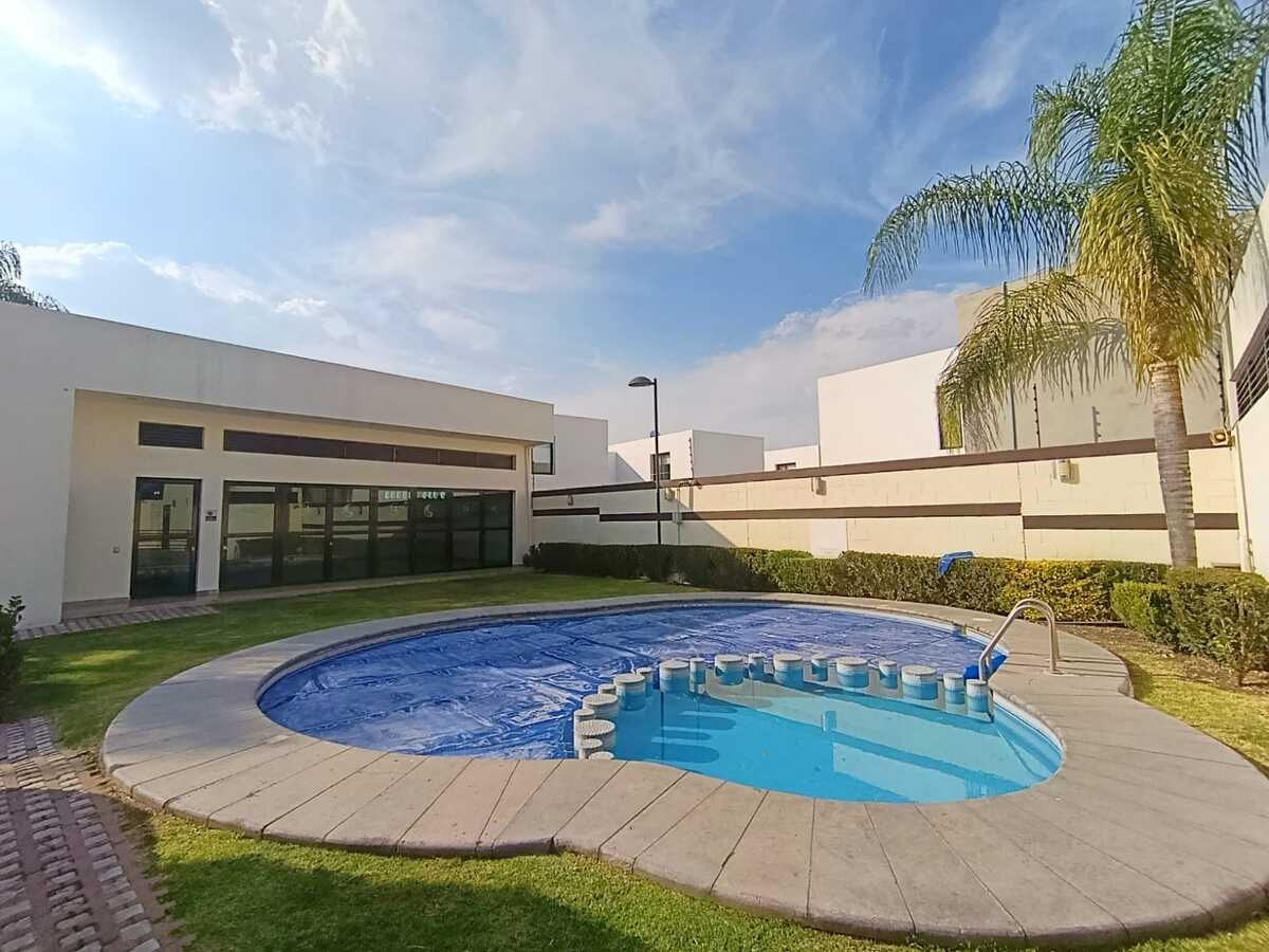 3 de 26: Alberca y salón de eventos