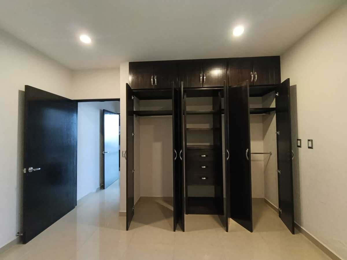 7 de 26: Recámara 3 con baño completo y closet