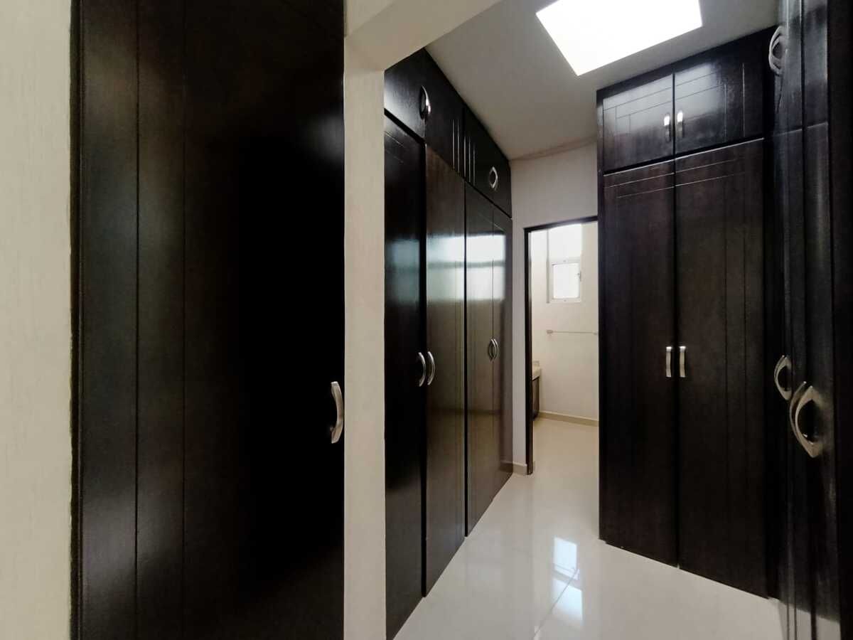 20 de 26: Vestidor rec principal