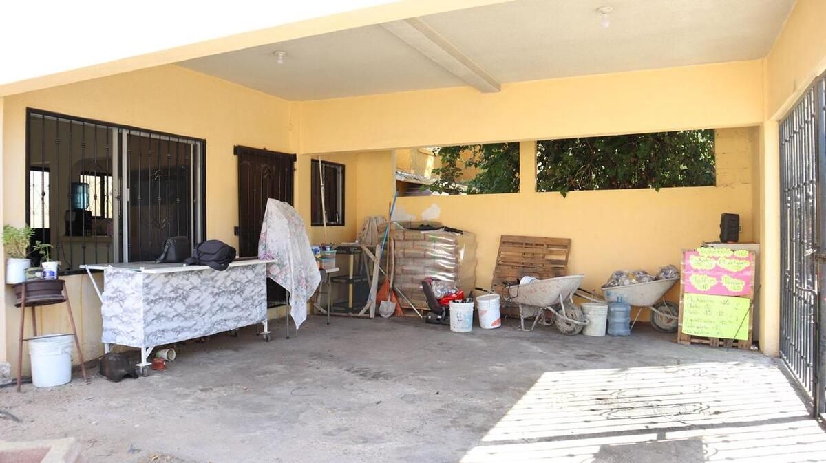 5 de 9: Cochera techada para dos vehículos