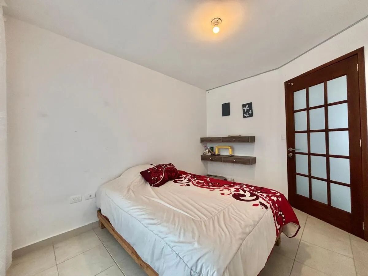 7 of 12: Recámara en planta baja.