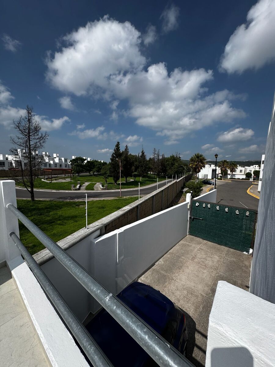 11 of 12: Vista desde la terraza.