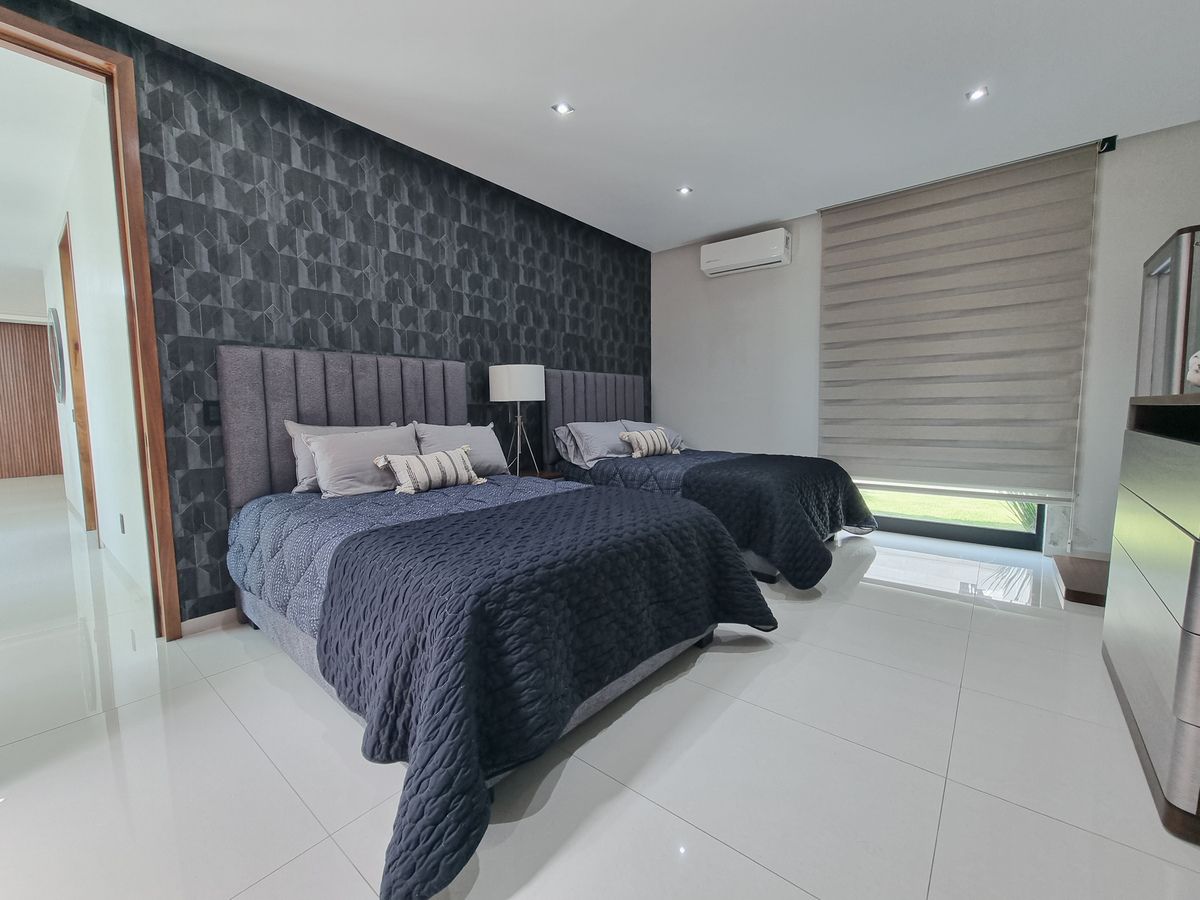 20 of 23: Cuarto secundario