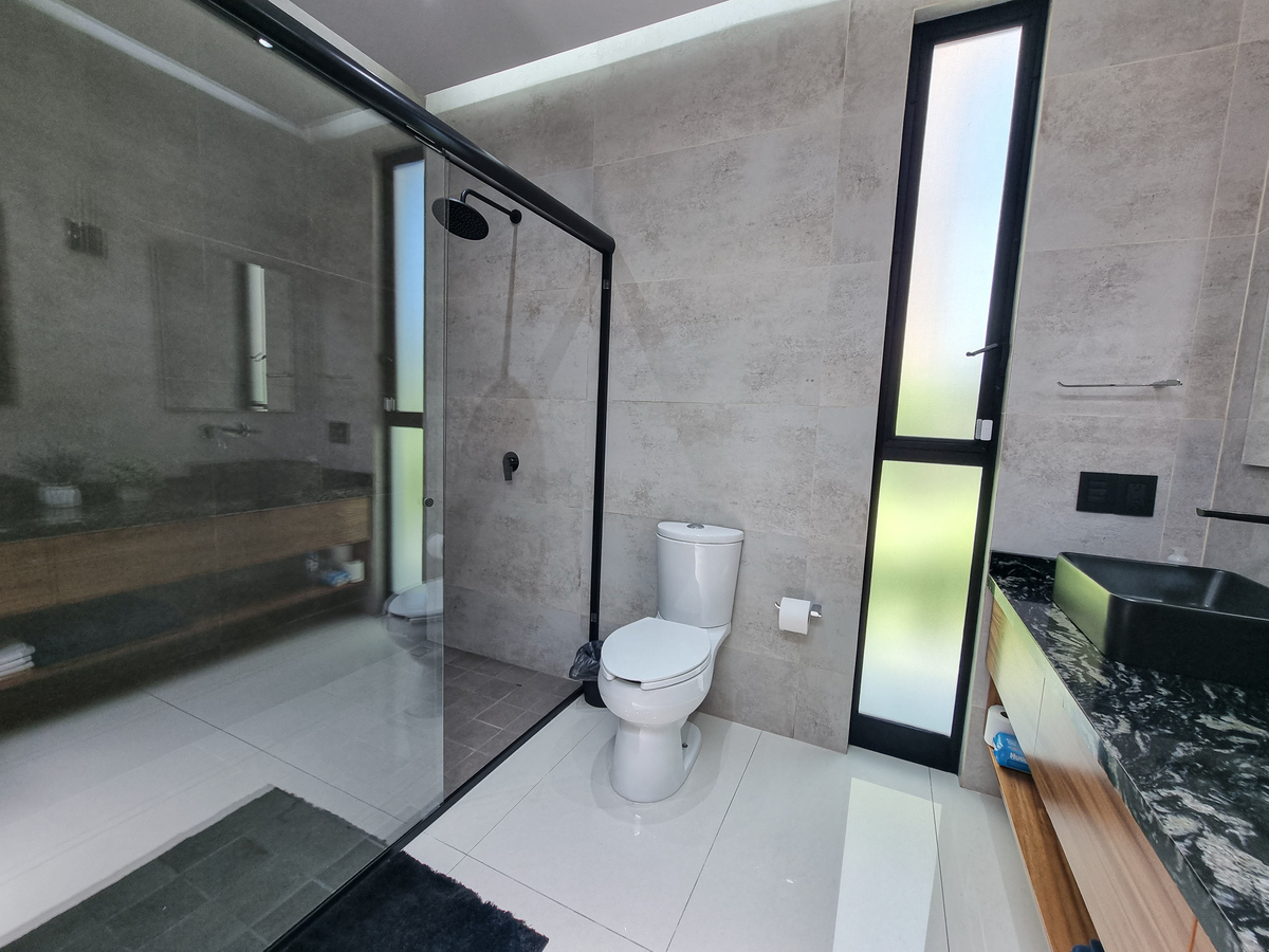 22 of 23: Baño principal