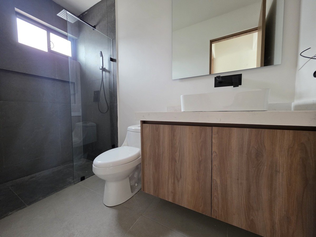 7 de 29: Baño completo planta baja