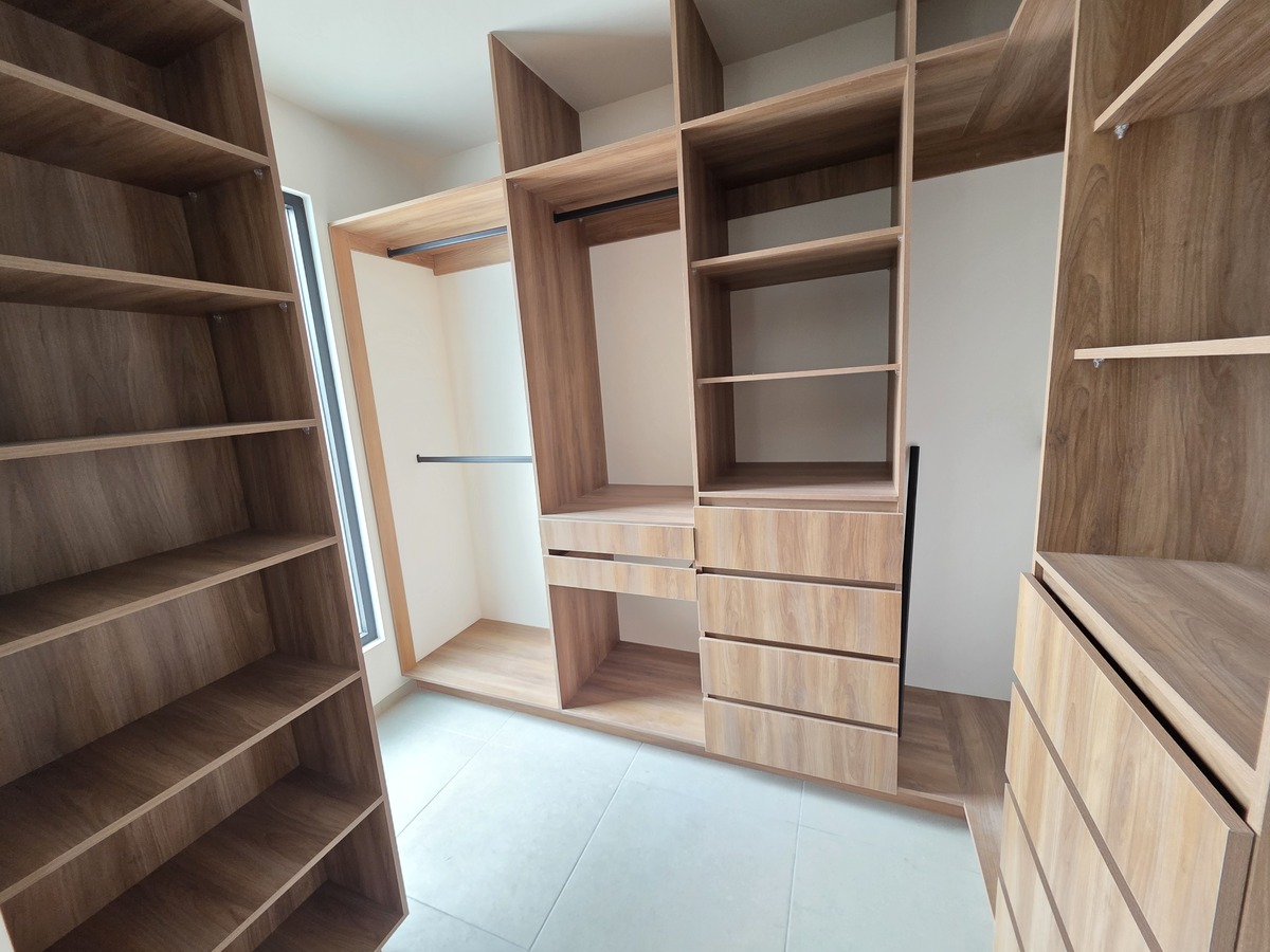 12 de 29: Vestidor de master suite