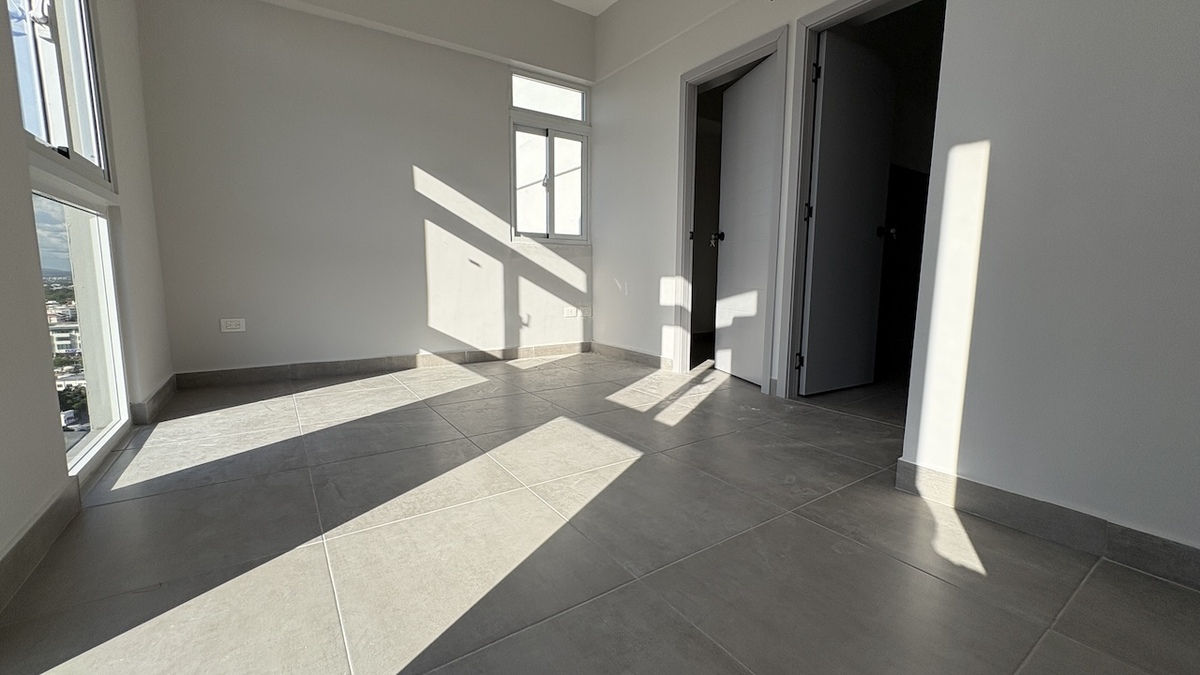 9 de 13: Habitación principal amplia con baño y Walk-in closet