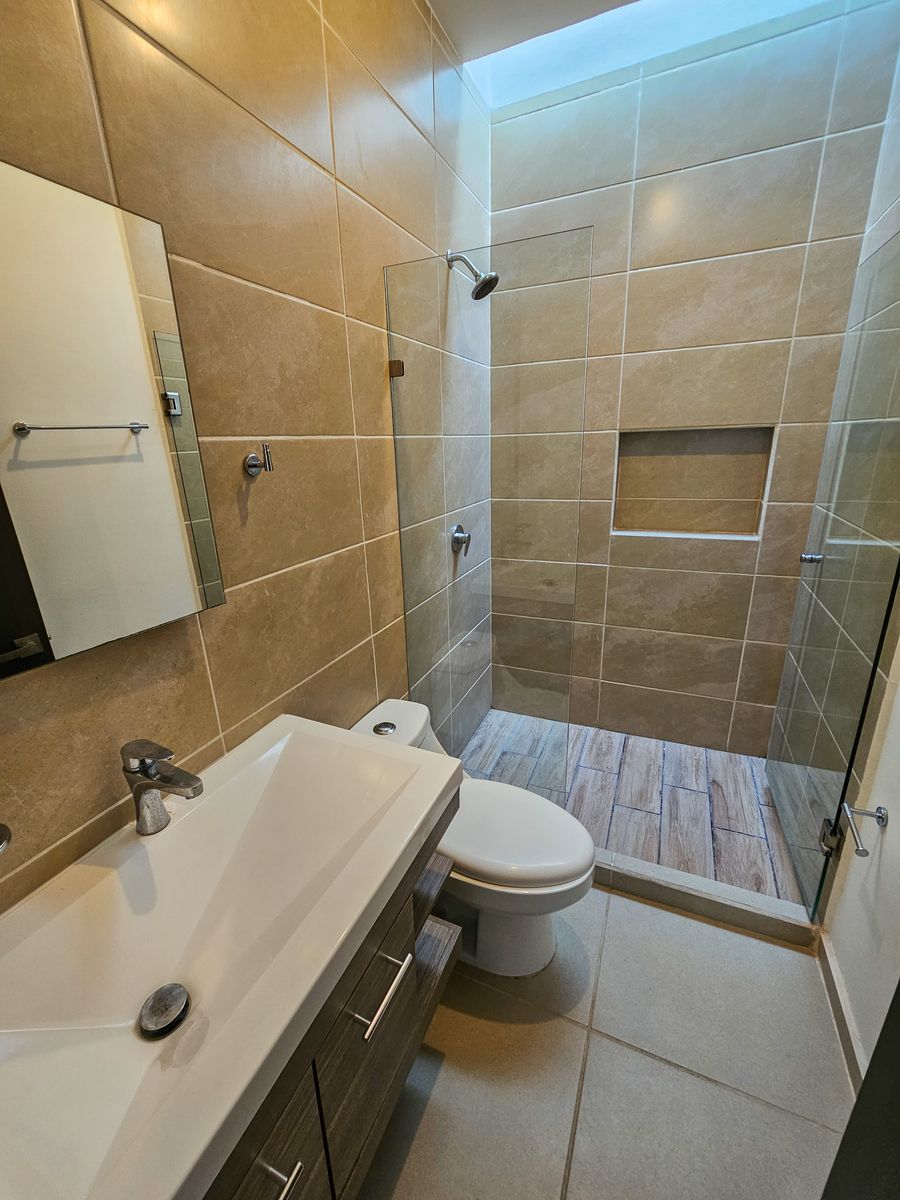 18 de 22: Baño completo