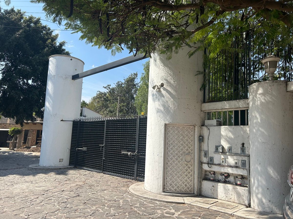 3 de 22: Portón eléctrico de seguridad