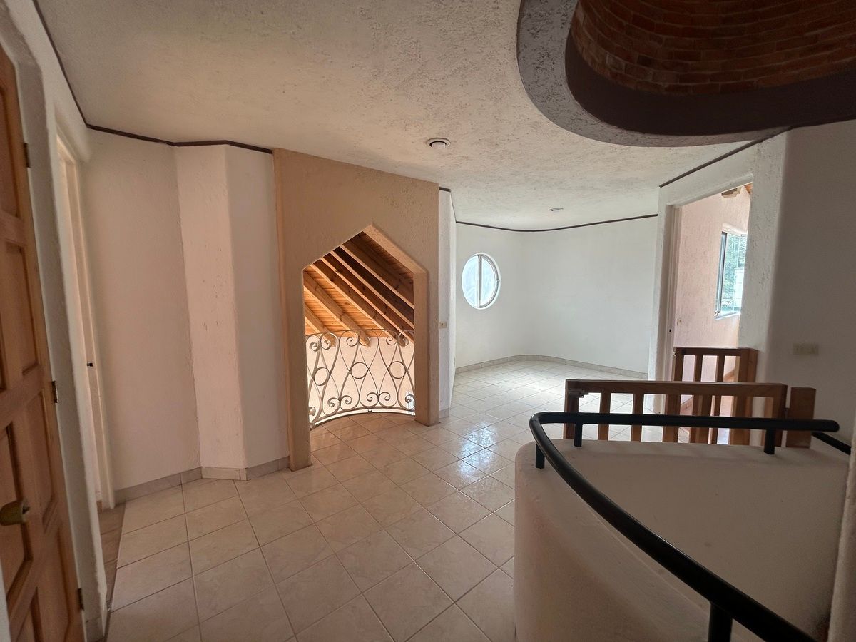 9 de 22: Escaleras al 2do piso