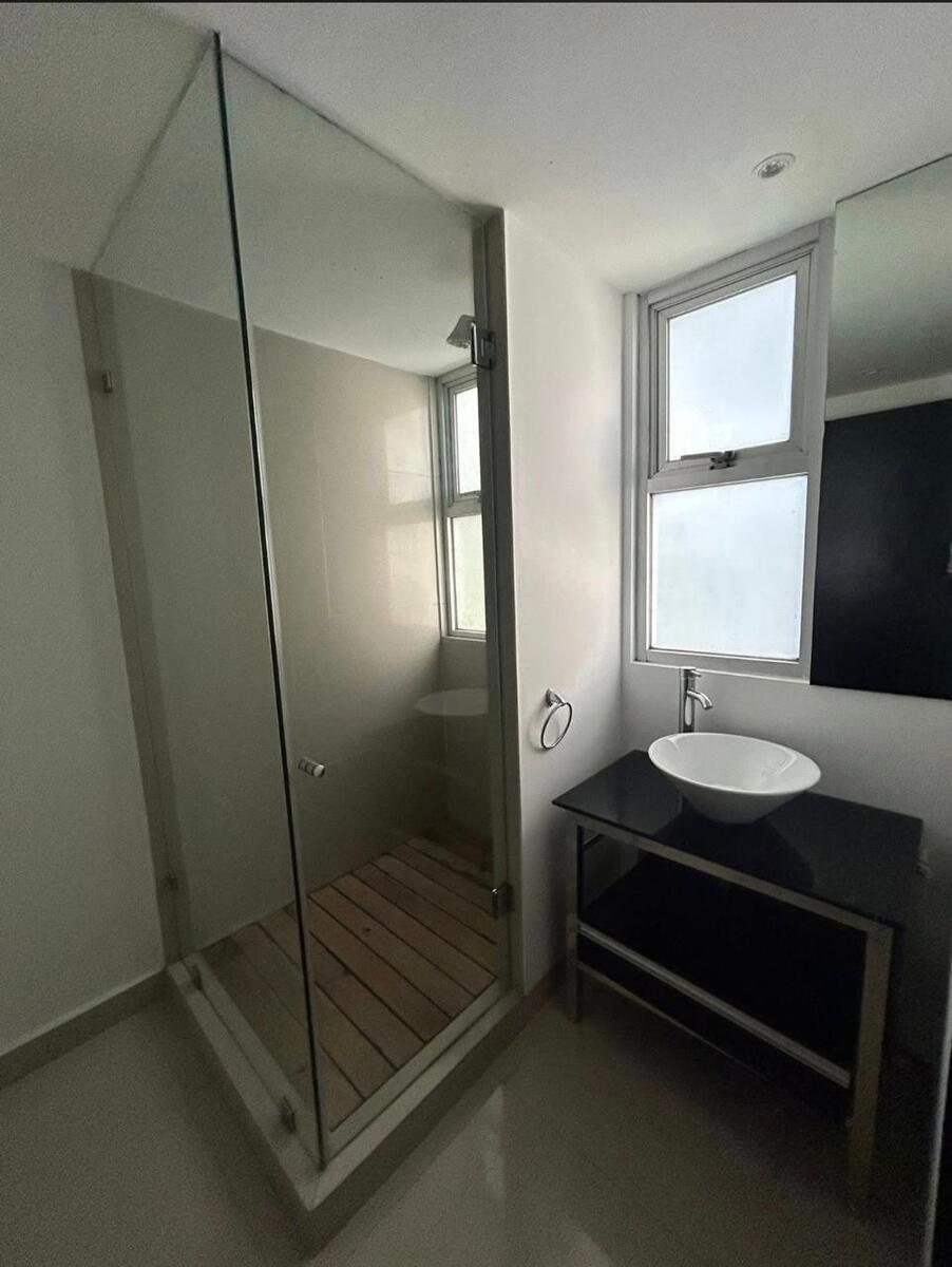 9 of 13: Baño Recamara 2