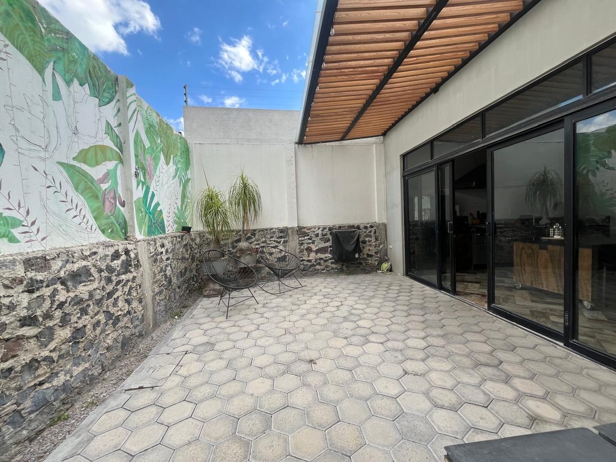 13 of 14: terraza/jardín