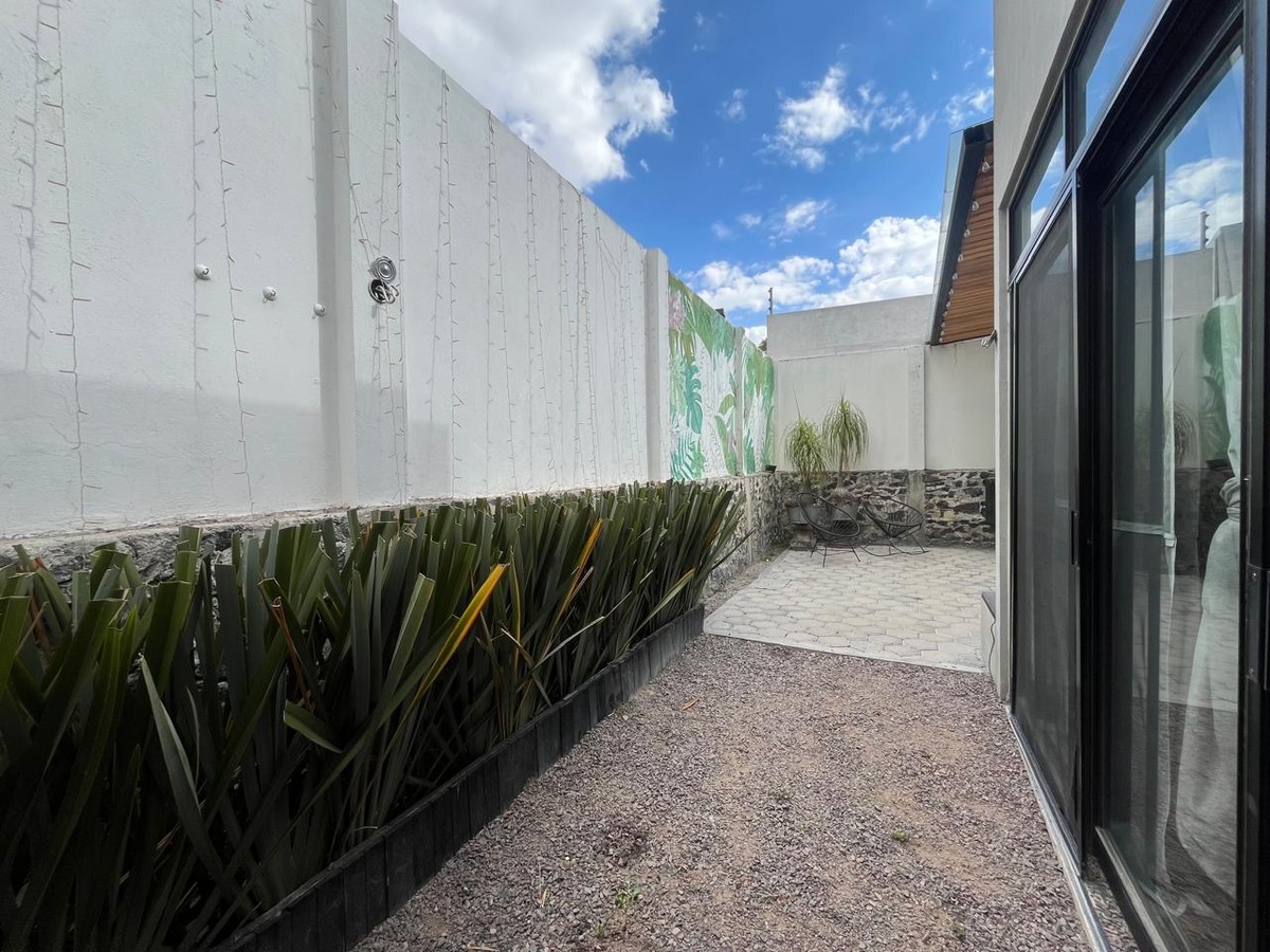 14 of 14: terraza/jardín