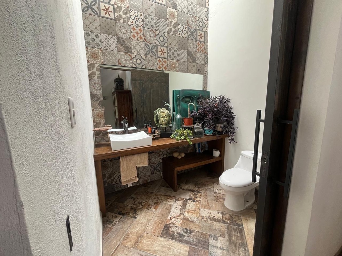 6 of 14: medio baño