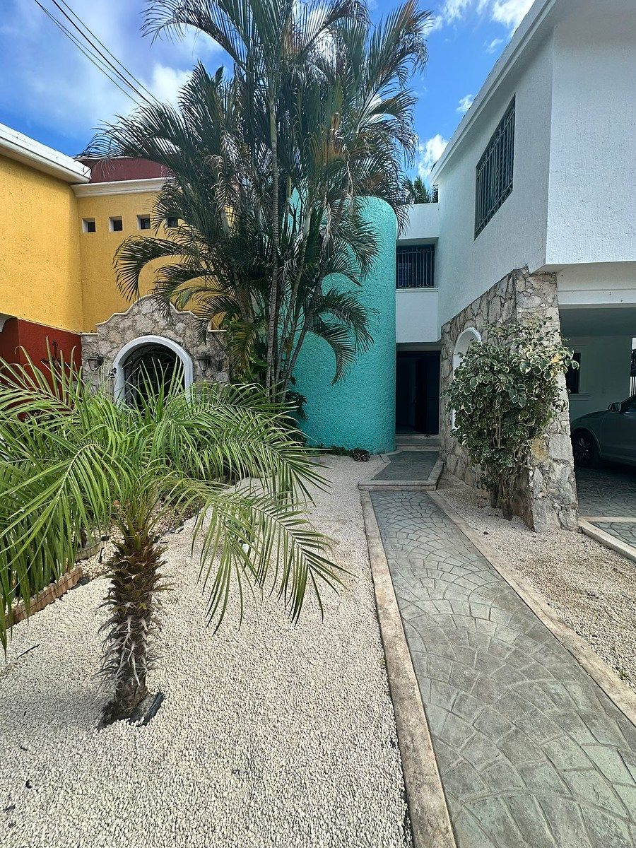 2 de 18: acceso peatonal