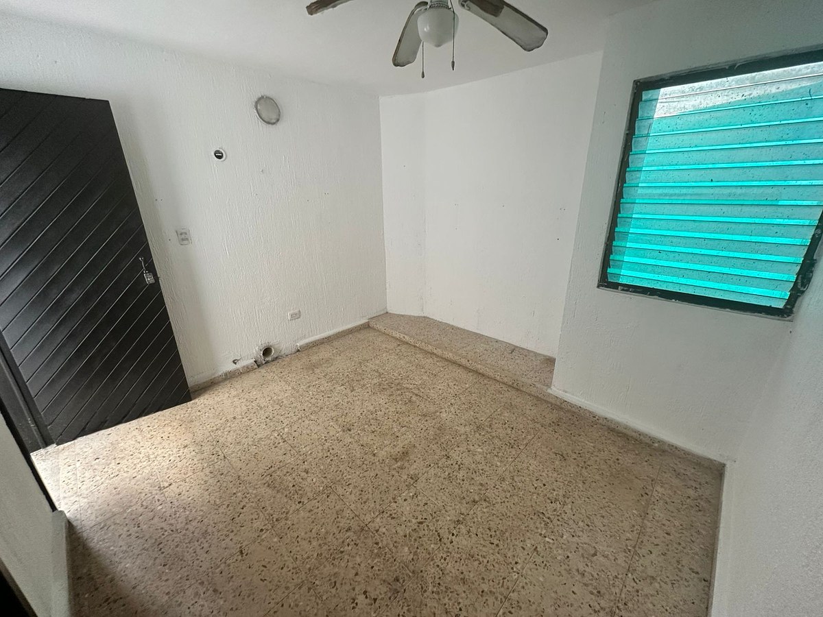 19 of 19: cuarto de servicio