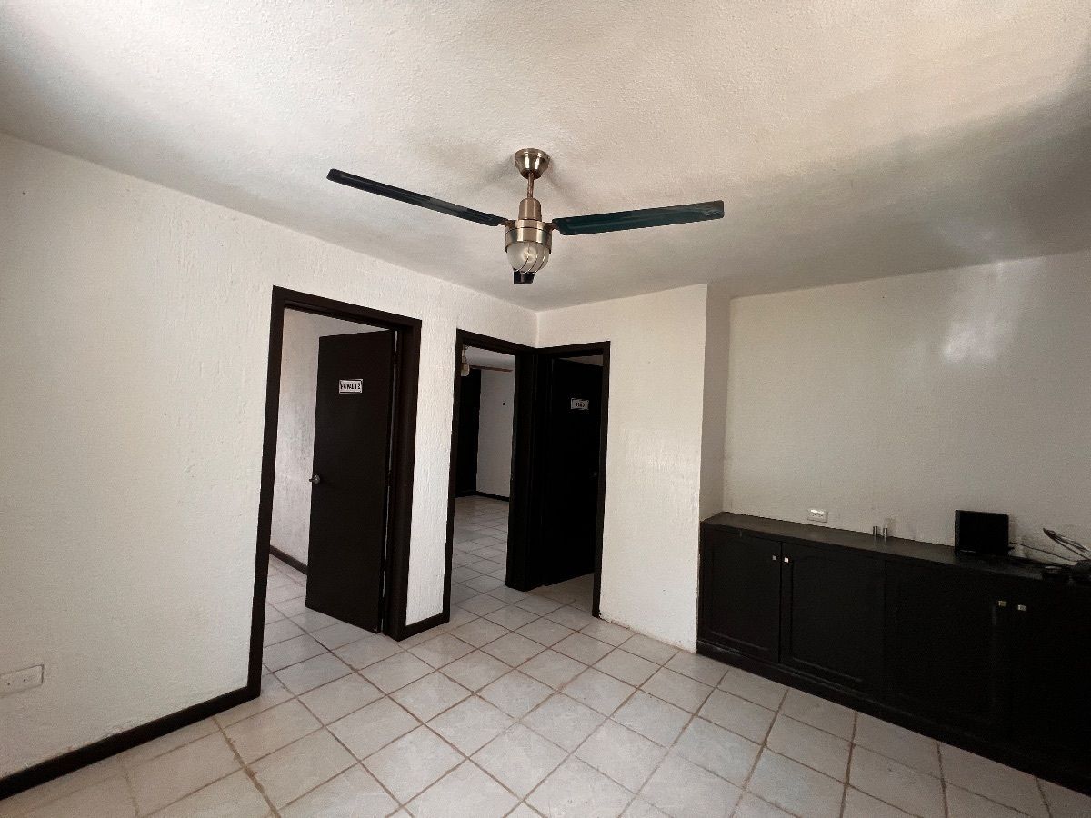 11 de 18: entre recámaras sala tv