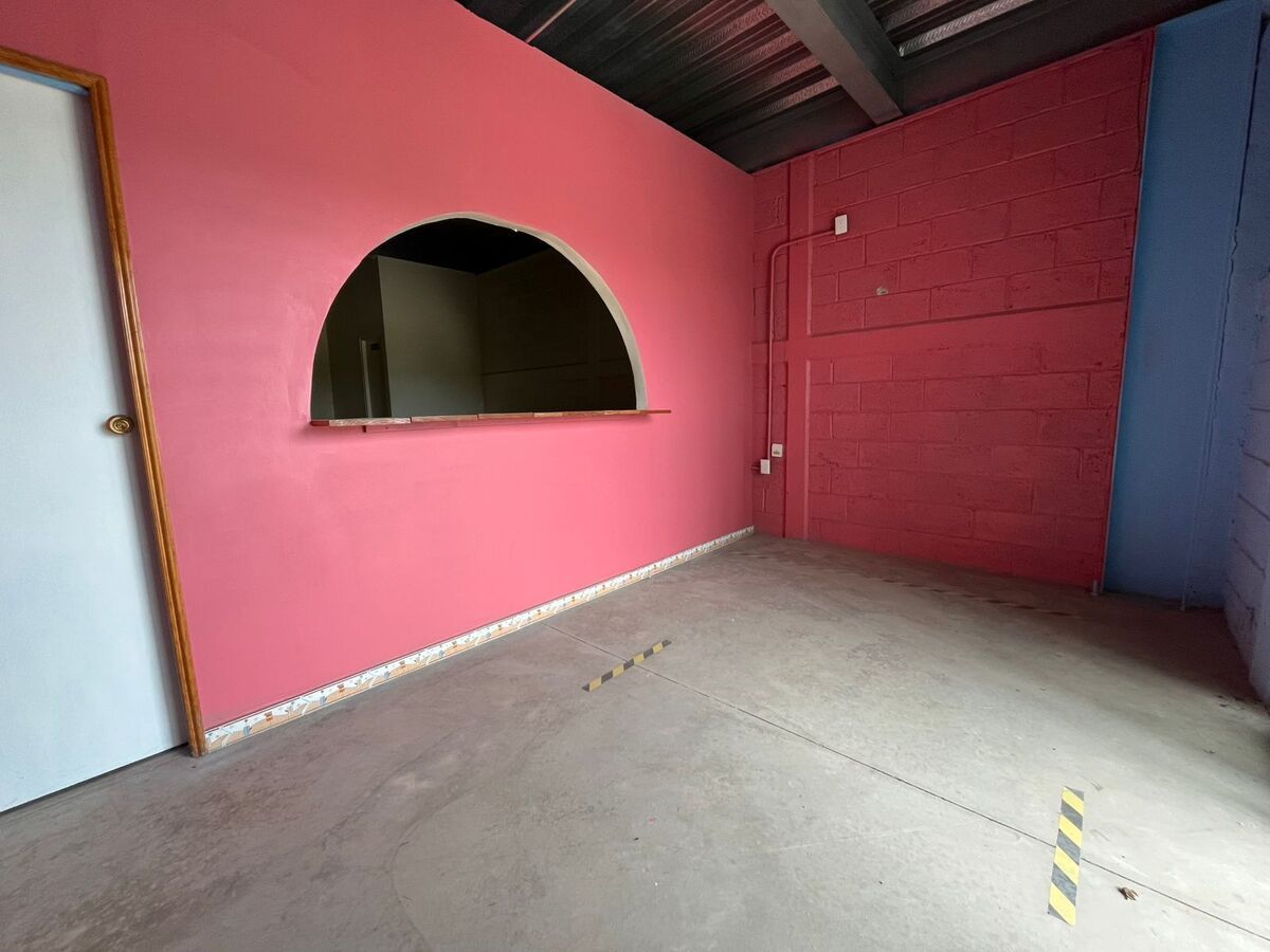 3 of 7: Mostrador para atención a clientes.