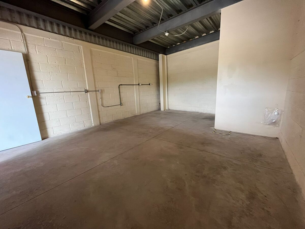 5 of 7: Espacio detrás del mostrador.