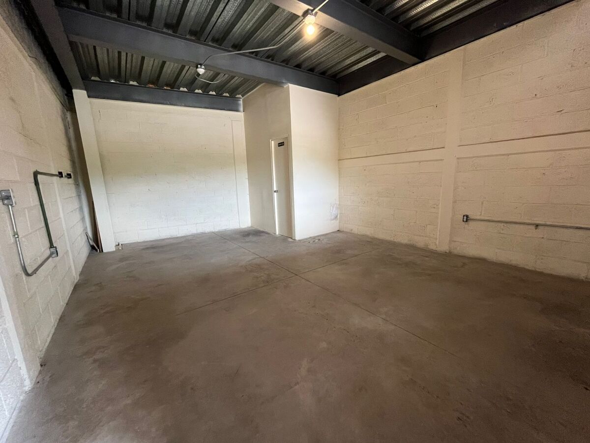 6 of 7: Espacio detrás del mostrador.