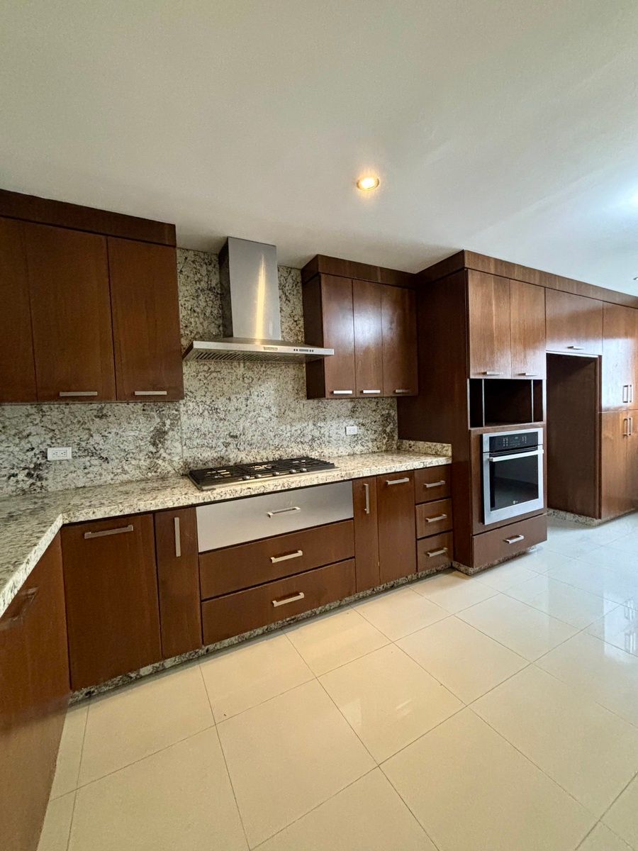 4 de 23: Cocina Equipada