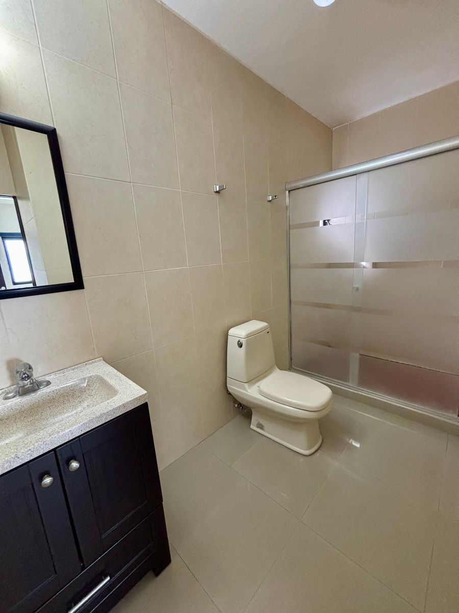 19 de 23: Baño Completo 3era Planta