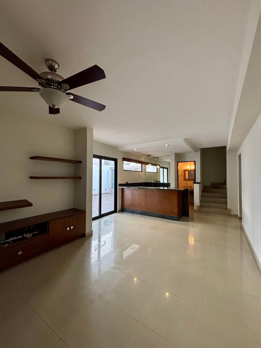 20 de 23: SÓTANO Área  Social con Bar