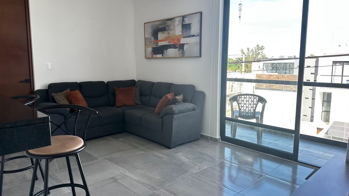 2 de 27: SALA Y VISTA AL BALCON