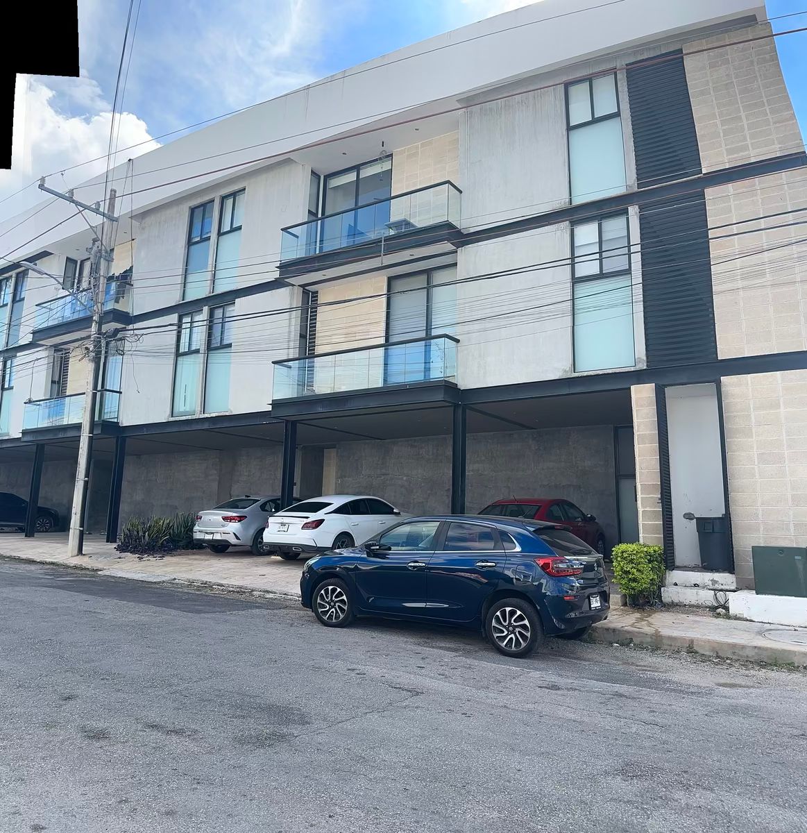 24 de 27: DEPARATAMENTO CON BALCOM