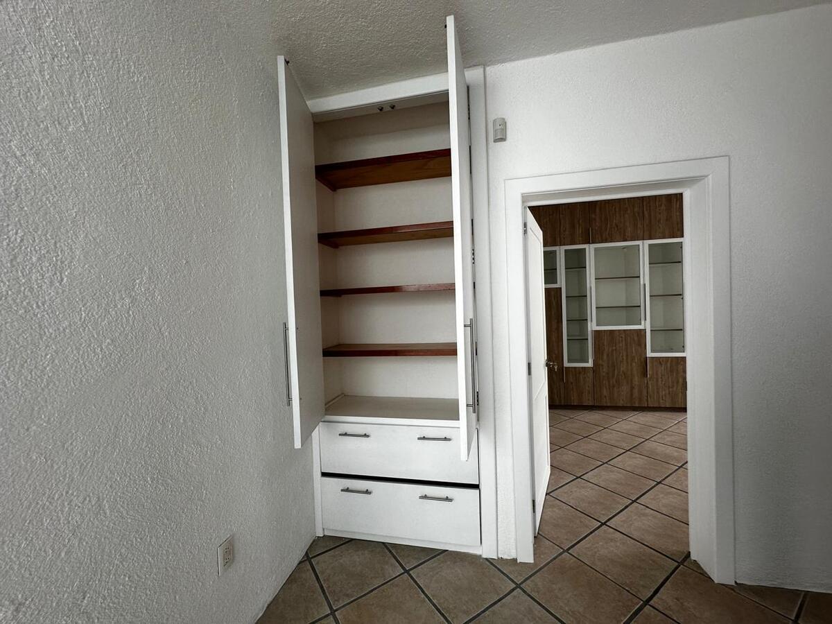 11 de 21: Clóset de blancos