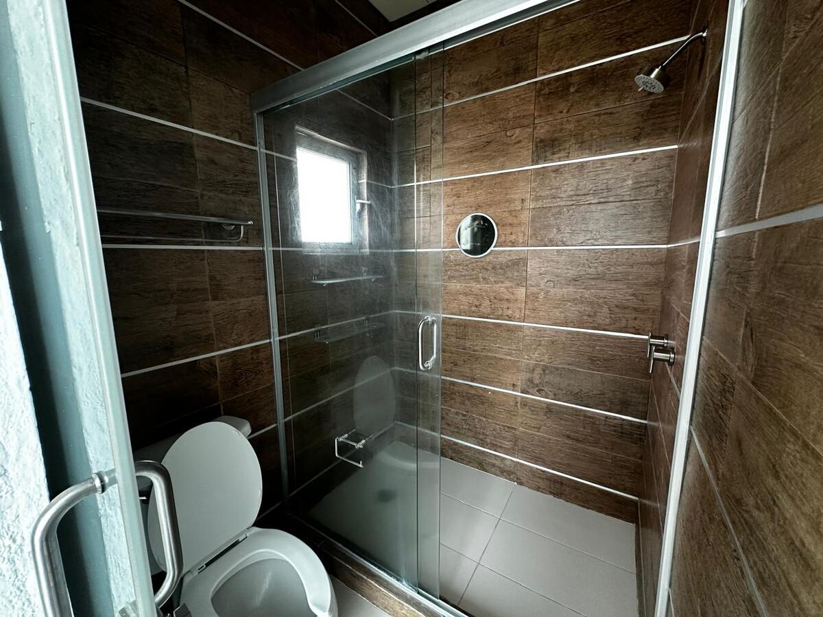 18 de 21: Baño recámara principal