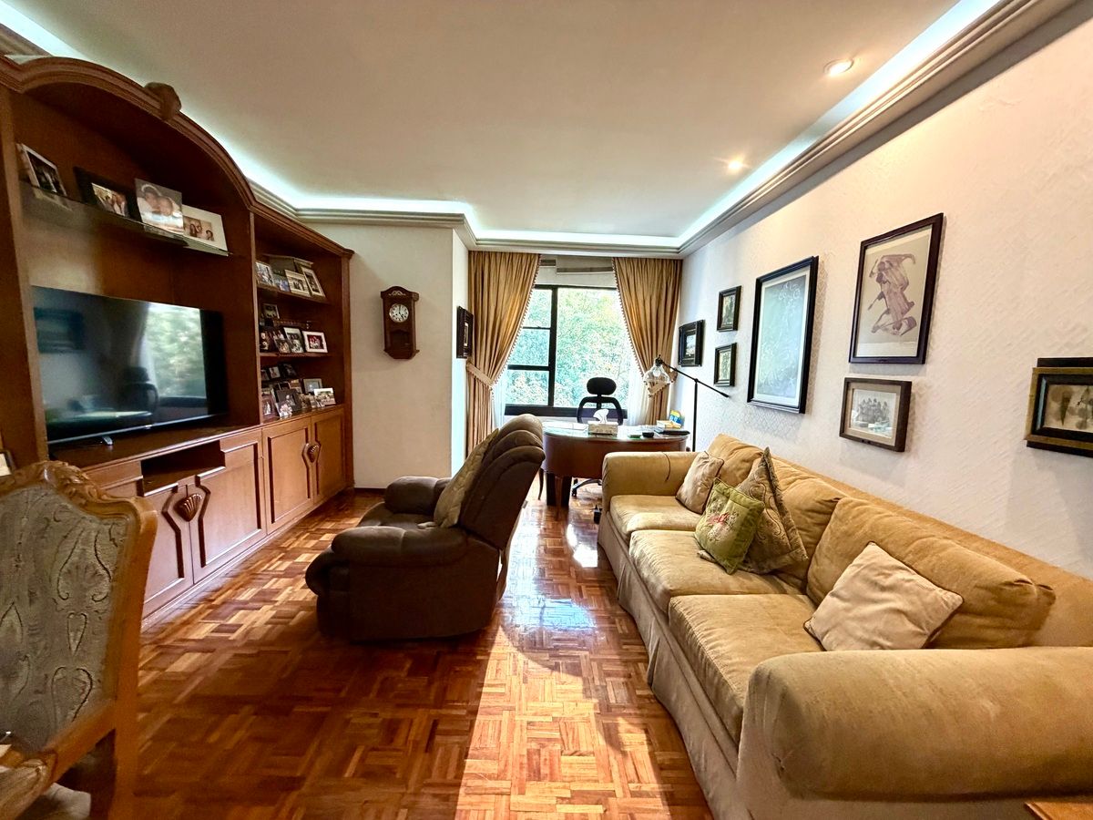 16 de 24: Sala de TV