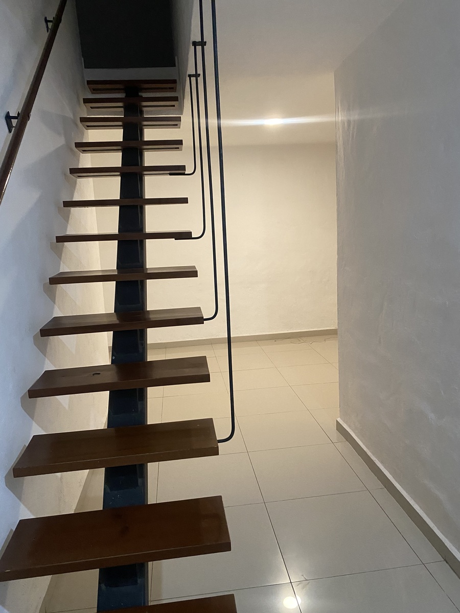 6 de 15: Escalera